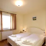 Apartmenthaus Hus Uebi By Rujana
