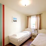 Apartmenthaus Hus Uebi By Rujana